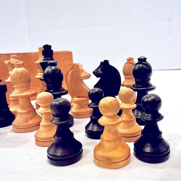 Vintage Wood Hand Carved 32 Piece Chess Set Wood Box Antique Toy Game Primitive - Picture 2 of 10